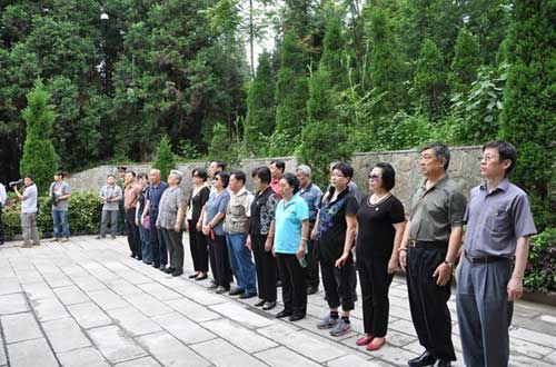 2012年5月10日下午3時(shí)，在湖南省張家界市天子山賀龍公園隆重舉行了